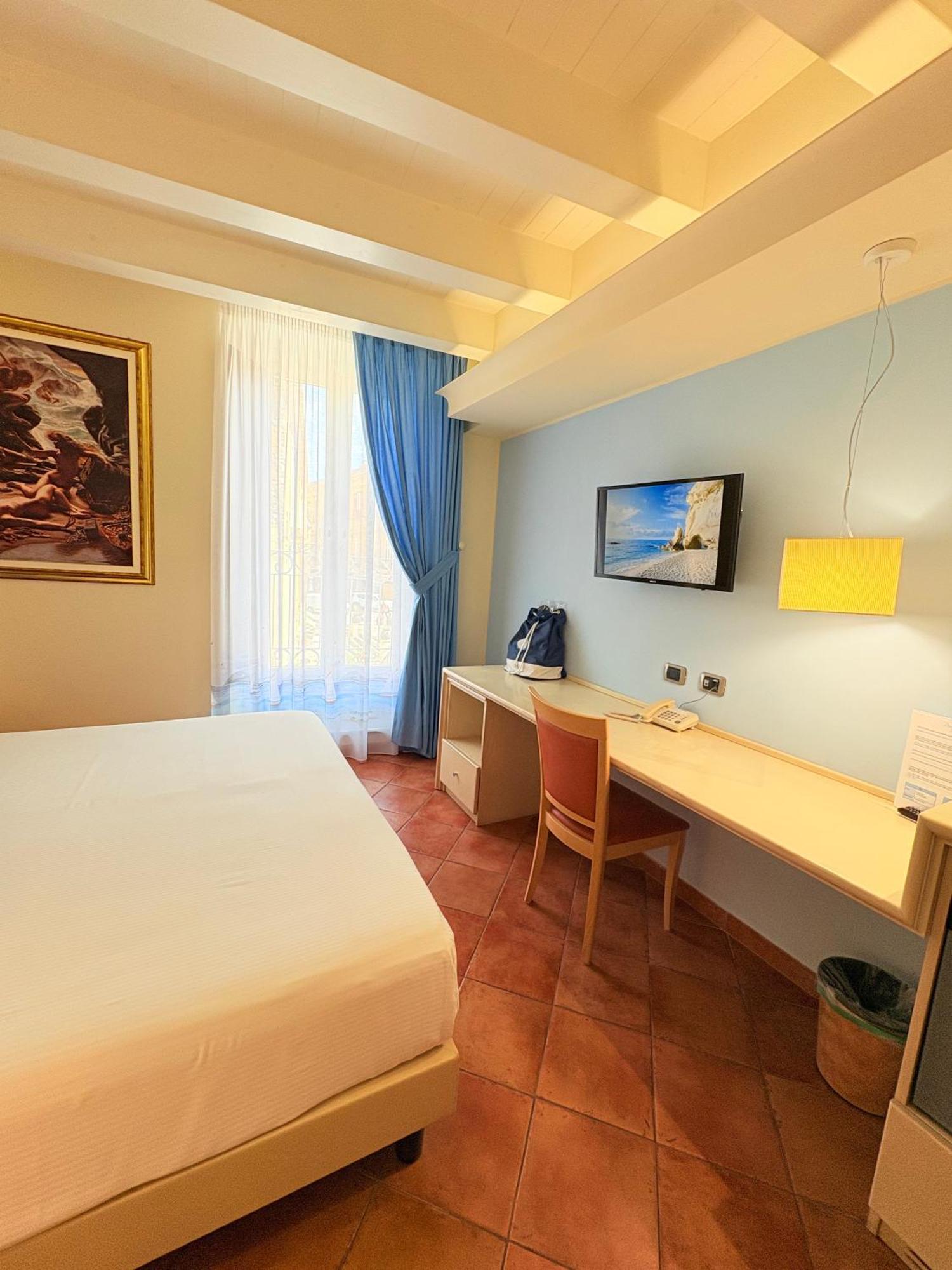 Portercole B&B Тропеа Екстер'єр фото
